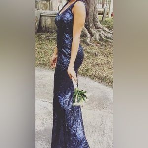 Sleeveless Sequined Scallop Pattern Gown